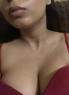 Kavi Pramodya - escort in Colombo Photo 4 of 7