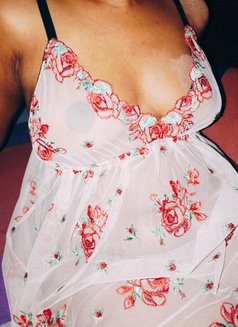 Kavithi - adult performer in Colombo Photo 2 of 5