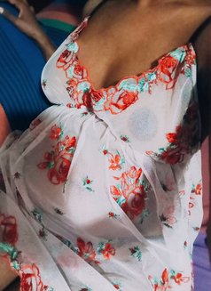 Kavithi - adult performer in Colombo Photo 5 of 5