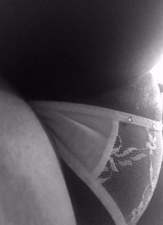 Oshi X Ceylon CamShow - adult performer in Colombo Photo 3 of 6