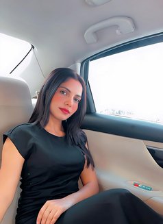 Kaviaa Indian College Girl - puta in Dubai Photo 1 of 17