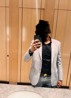 Kavinda@cmb - Male escort in Colombo Photo 1 of 5