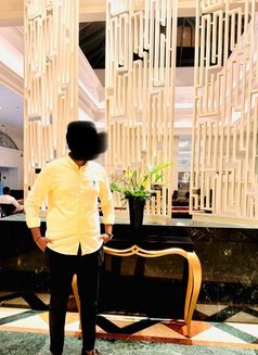 Kavinda@cmb - Male escort in Colombo Photo 3 of 5