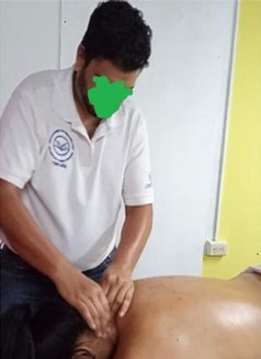 Kavindu Professional (UNISEX) - masseur in Colombo Photo 1 of 2