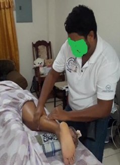 Kavindu Professional (UNISEX) - masseur in Colombo Photo 2 of 2