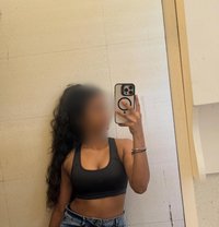 Kavini - escort in Colombo