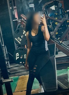 Kavini - escort in Colombo Photo 5 of 9