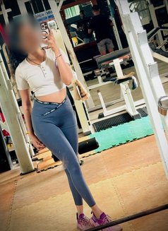 Kavini - escort in Colombo Photo 6 of 9