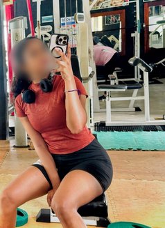 Kavini - escort in Colombo Photo 7 of 9