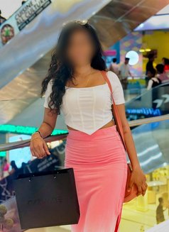 Kavini - escort in Colombo Photo 1 of 12