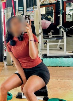 Kavini - escort in Colombo Photo 3 of 12