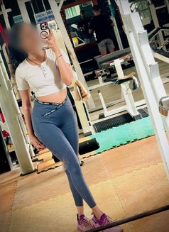 Kavini - escort in Colombo Photo 8 of 12