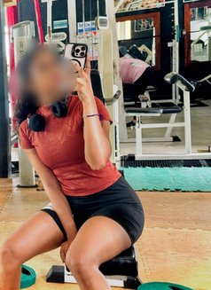 Kavini - escort in Colombo Photo 10 of 12