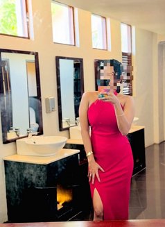 Kavini - escort in Colombo Photo 4 of 10