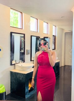 Kavini - escort in Colombo Photo 7 of 10