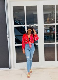 Kavini - escort in Colombo Photo 10 of 10