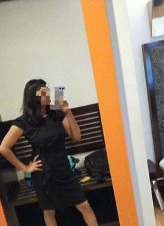 Kavita - puta in Gurgaon Photo 4 of 14