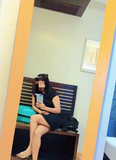 Kavita - puta in Gurgaon Photo 9 of 14