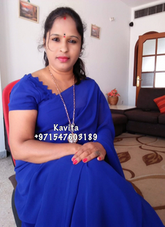 Kavita Mature South Indian Andra - puta in Abu Dhabi Photo 2 of 5