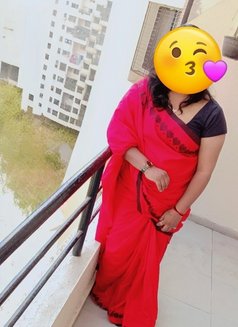 Kaviya - escort in Ahmedabad Photo 1 of 5
