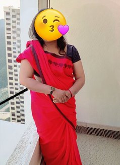 Kaviya - escort in Ahmedabad Photo 2 of 5