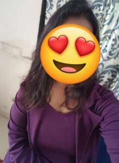 Kaviya - escort in Ahmedabad Photo 3 of 5