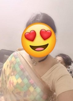 Kaviya - escort in Ahmedabad Photo 5 of 5