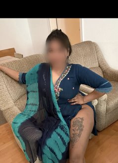Kaviya Indian Girl Available Kl - puta in Kuala Lumpur Photo 1 of 3