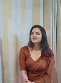 Kavya Call Girls Service Available - puta in Surat Photo 1 of 1
