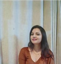 Kavya Call Girls Service Available - puta in Surat Photo 1 of 1