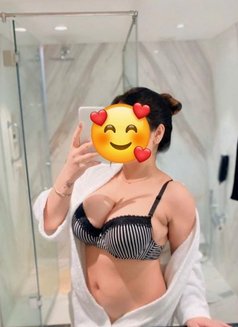 ꧁༻ SIMRAN ❣️ CAM & REAL MEET ꧁༻ - puta in Pune Photo 2 of 2