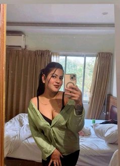 Kavya Escorts Service - puta in Barcelona Photo 2 of 3