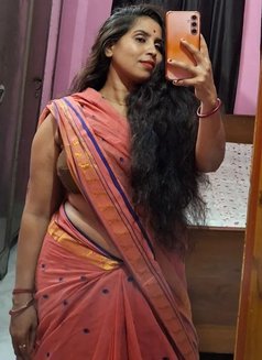 Kavya - escort in Ahmedabad Photo 1 of 3