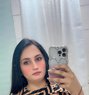 Kavya - puta in Dubai Photo 1 of 2