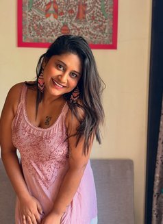 Kavya - escort in Kochi Photo 2 of 3