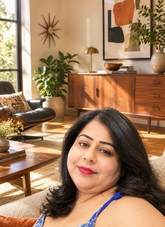 Kavya - puta in New Delhi Photo 2 of 8