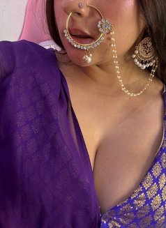 Kavya Malhotra - escort in New Delhi Photo 3 of 9