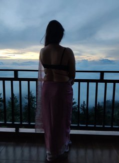 Kavya Malhotra - escort in New Delhi Photo 5 of 9