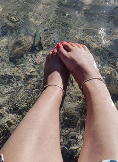 Kavya Malhotra - escort in New Delhi Photo 7 of 9