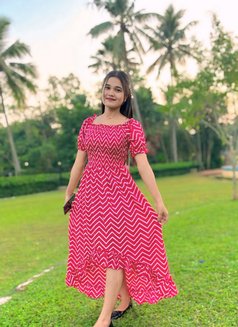 Kavya Real Meet & Ғᴜɴ ᴇxᴄɪᴛɪɴɢ ᴄᴀᴍsʜᴏᴡ - puta in Kolkata Photo 2 of 4