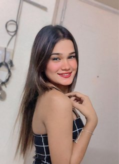 Kavya Real Meet & Ғᴜɴ ᴇxᴄɪᴛɪɴɢ ᴄᴀᴍsʜᴏᴡ - puta in Kolkata Photo 3 of 4