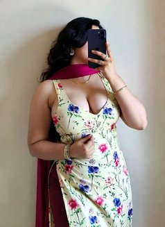 Kavya Sharma Call Girl Service - escort in Pune Photo 2 of 4