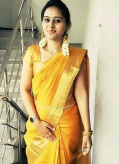 Kavya Sharma Independence Bangalore Serv - puta in Bangalore Photo 1 of 7