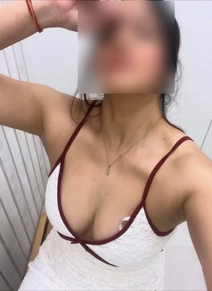 Kavya Sharma Independent - escort in Noida Photo 5 of 12