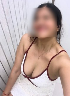 Kavya Sharma Independent - escort in Noida Photo 8 of 12
