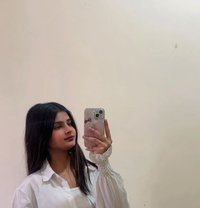 Kavya Sharma - puta in Gurgaon