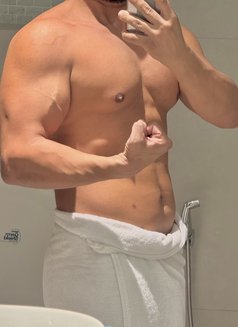 Kay Cute Boy - Male escort in Dubai Photo 1 of 5