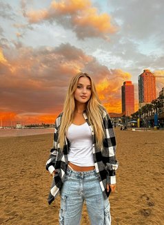 Kaya - escort in Dubai Photo 2 of 7