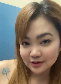 Kaye - puta in Abu Dhabi Photo 1 of 5