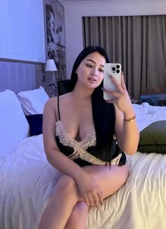 Kate - escort in Mumbai Photo 1 of 7